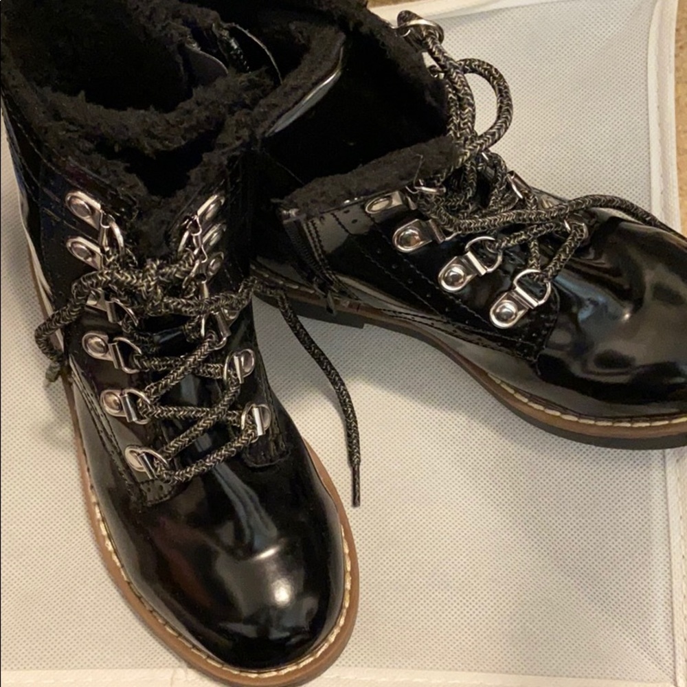 Girls boots